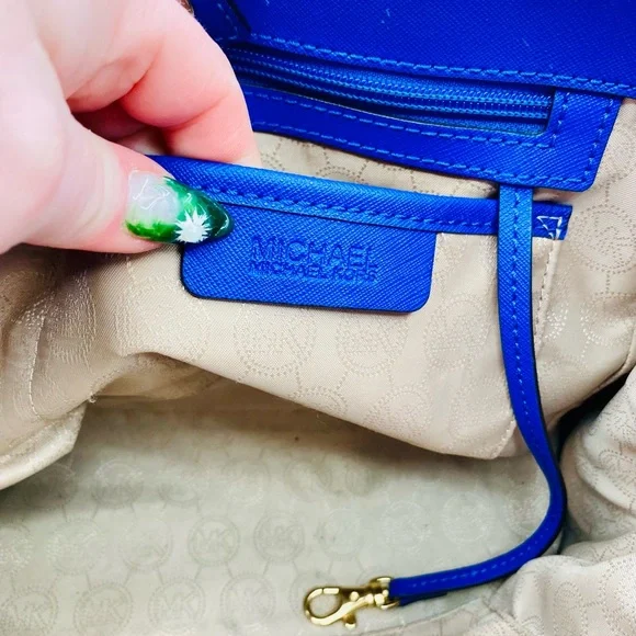 GIVEAWAY Michael Kors Vibrant Blue Satchel - Callouts in photos - Picture 6 of 12